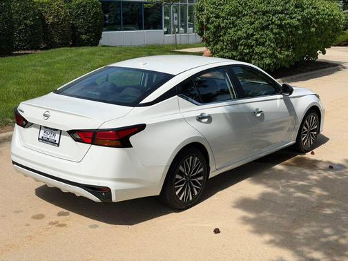 White 2025 Nissan Altima 2.5 SV