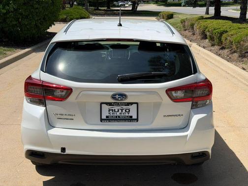 Crystal White Pearl 2022 Subaru Impreza Base