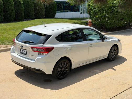 Crystal White Pearl 2022 Subaru Impreza Base