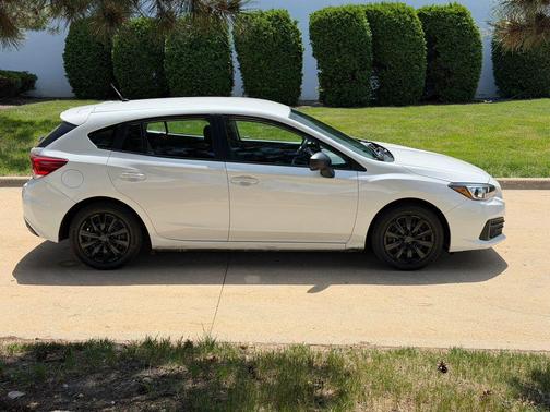 Crystal White Pearl 2022 Subaru Impreza Base