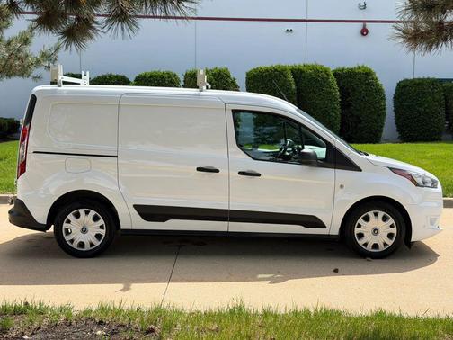 White 2022 Ford Transit Connect XLT