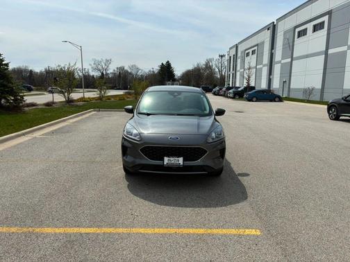 Carbonized Gray Metallic 2022 Ford Escape SE