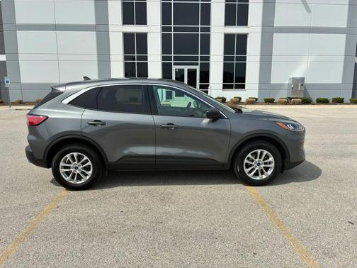Carbonized Gray Metallic 2022 Ford Escape SE