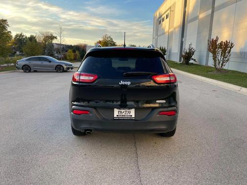 2016 Jeep Cherokee Sport