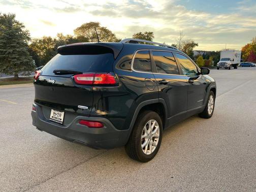 2016 Jeep Cherokee Sport