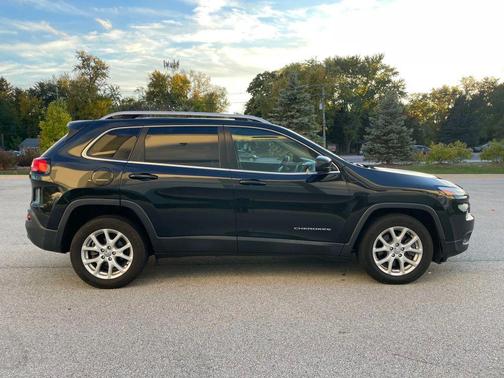 2016 Jeep Cherokee Sport