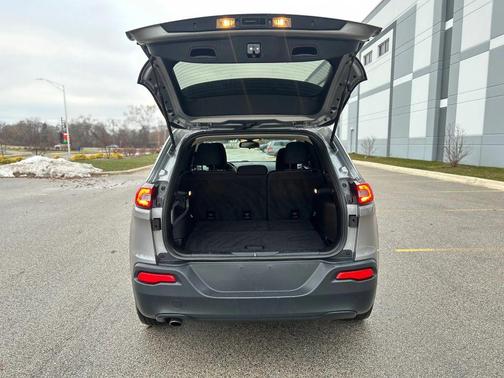 2016 Jeep Cherokee Sport