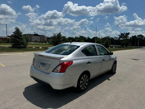 2017 Nissan Versa 1.6 S+