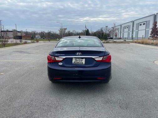 2012 Hyundai SONATA GLS