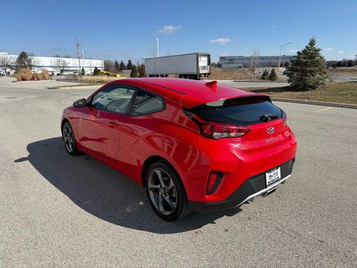 2019 Hyundai Veloster 2