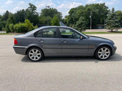 2001 BMW 325 325i Sedan 4D