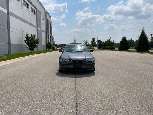 2001 BMW 325 325i Sedan 4D