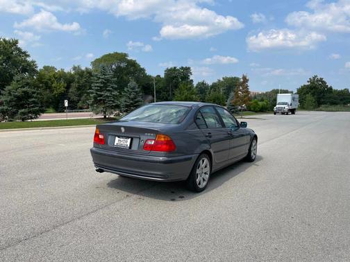 2001 BMW 325 325i Sedan 4D