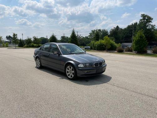 2001 BMW 325 325i Sedan 4D