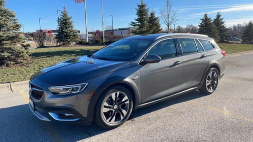 2018 Buick Regal TourX Essence