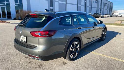 2018 Buick Regal TourX Essence