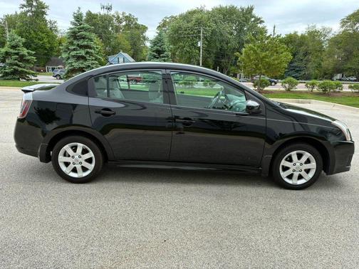 Super Black 2011 Nissan Sentra 2.0 SR