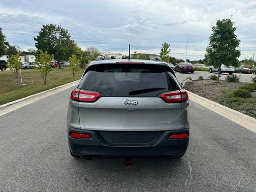 2017 Jeep Cherokee Sport
