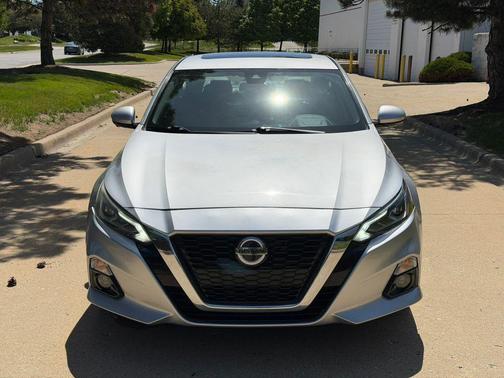 Brilliant Silver Metallic 2021 Nissan Altima Platinum Intelligent AWD