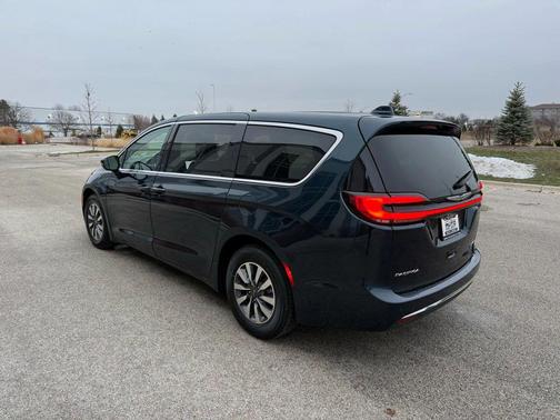 2022 Chrysler Pacifica Hybrid Touring L