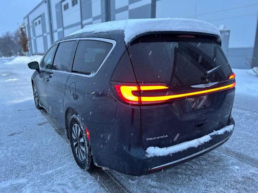 2022 Chrysler Pacifica Hybrid Touring L
