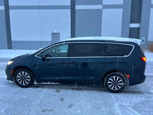 2022 Chrysler Pacifica Hybrid Touring L