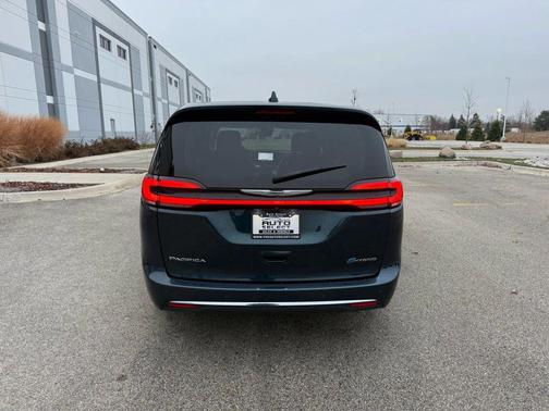 2022 Chrysler Pacifica Hybrid Touring L
