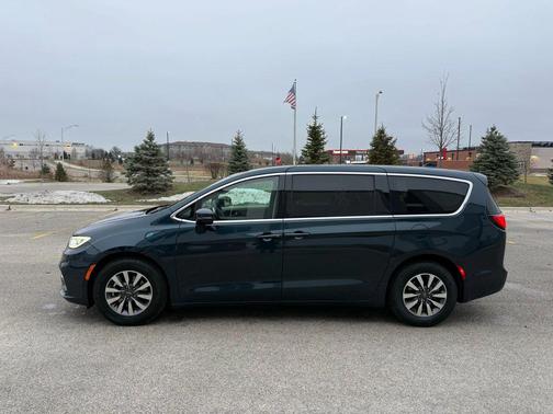 2022 Chrysler Pacifica Hybrid Touring L