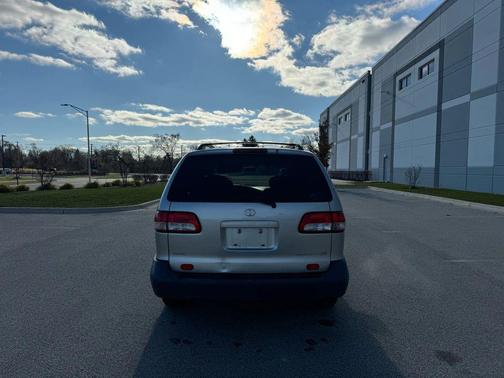 2003 Toyota Sienna CE