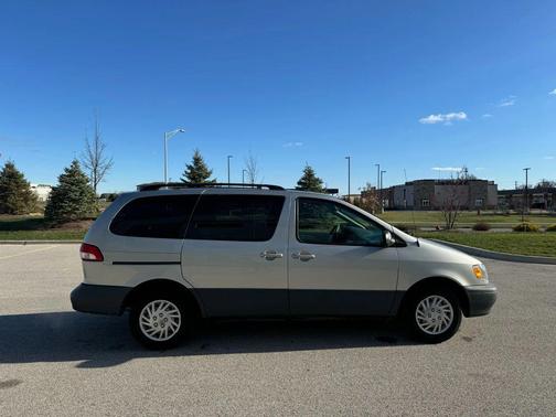 2003 Toyota Sienna CE