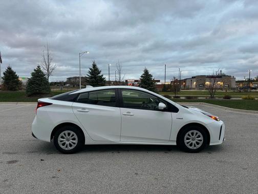 2020 Toyota Prius LE