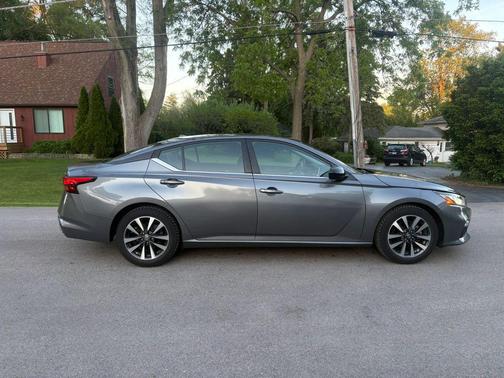 Gun Metallic 2021 Nissan Altima SR FWD