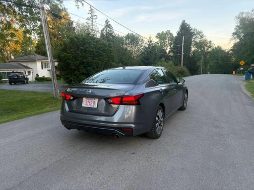 Gun Metallic 2021 Nissan Altima SR FWD