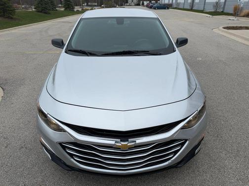 Silver Ice Metallic 2022 Chevrolet Malibu 1LS