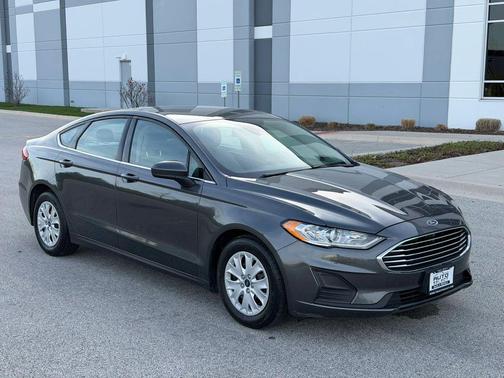 Magnetic Metallic 2019 Ford Fusion SE