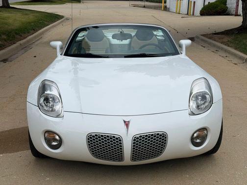 Pure (Summit White) 2007 Pontiac Solstice Convertible 2D