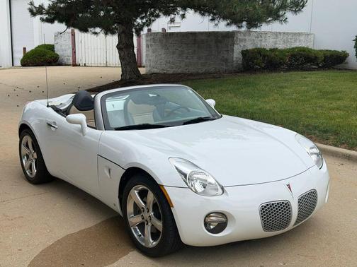 Pure (Summit White) 2007 Pontiac Solstice Convertible 2D
