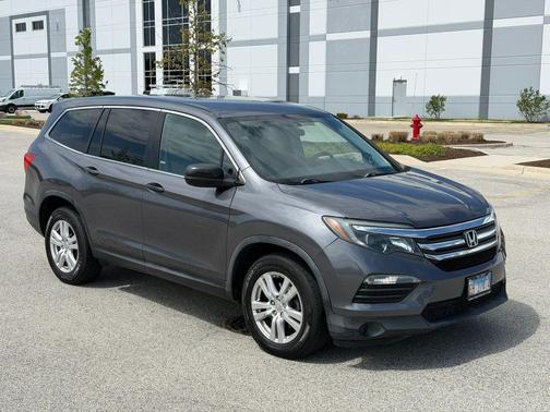 Modern Steel Metallic 2016 Honda Pilot LX