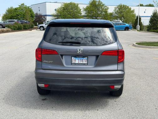 Modern Steel Metallic 2016 Honda Pilot LX