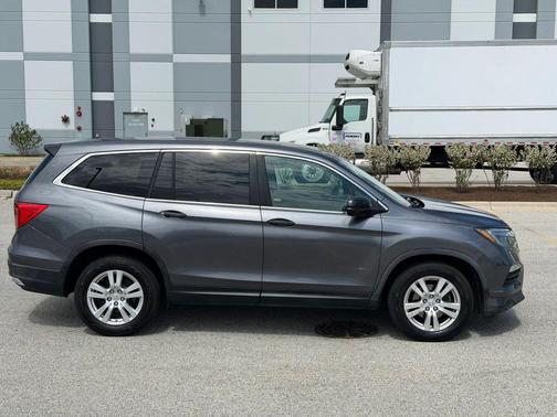 Modern Steel Metallic 2016 Honda Pilot LX
