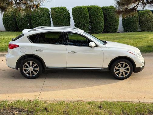 Majestic White 2016 INFINITI QX50 Base