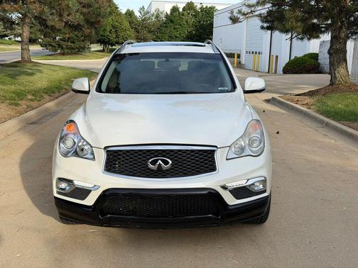 Majestic White 2016 INFINITI QX50 Base