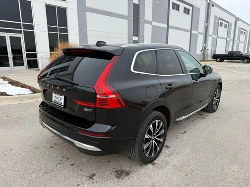 2023 Volvo XC60 B5 Plus Bright Theme