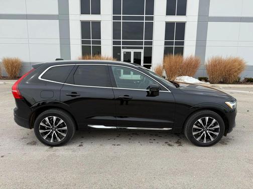 2023 Volvo XC60 B5 Plus Bright Theme