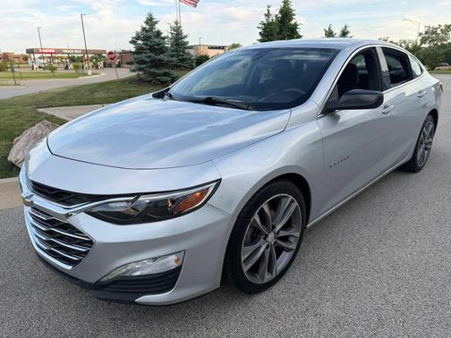 2022 Chevrolet Malibu FWD LT