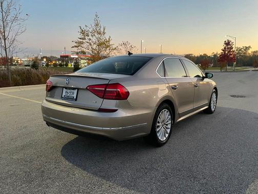 2016 Volkswagen Passat 1.8T SE