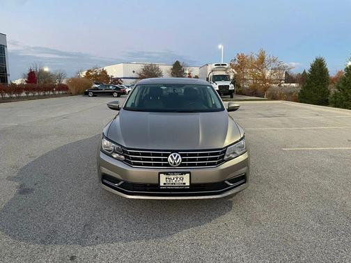 2016 Volkswagen Passat 1.8T SE