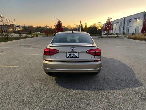 2016 Volkswagen Passat 1.8T SE