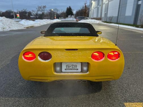 2004 Chevrolet Corvette Base