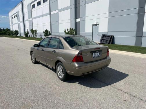 2005 Ford Focus ZX4 SE